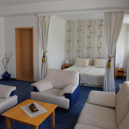 Hotel Residence Inn Skopje Esterno foto