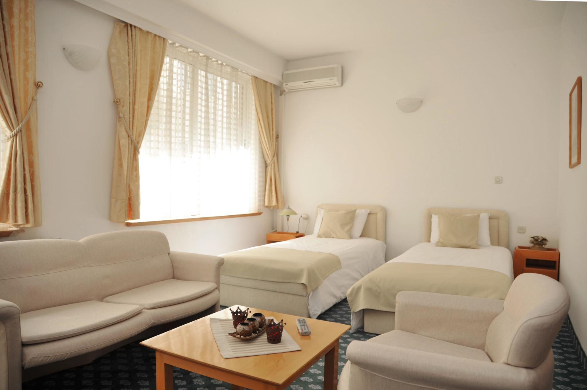Hotel Residence Inn Skopje Esterno foto