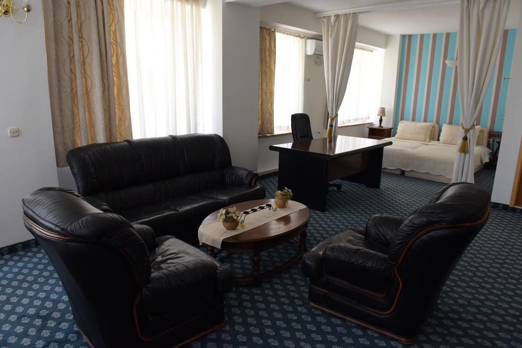 Hotel Residence Inn Skopje Esterno foto