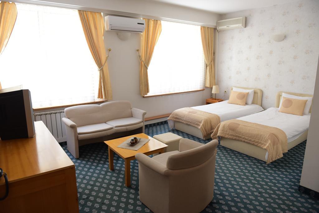 Hotel Residence Inn Skopje Esterno foto